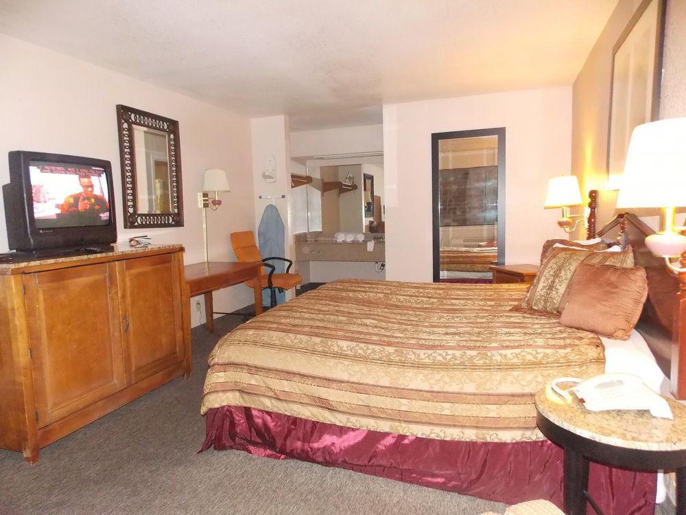 Econo Lodge Inn & Suites Downtown San Antonio Zewnętrze zdjęcie